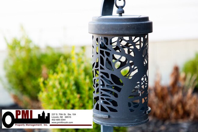 Building Photo - 5 Bedroom and 3 Bathroom House