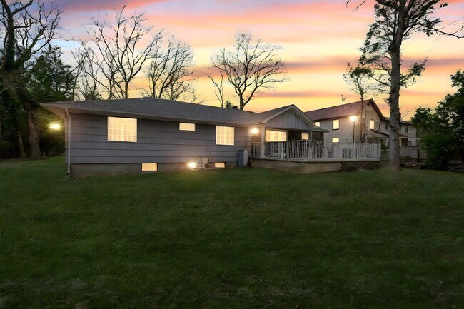 Building Photo - 257 Southlawn Ave