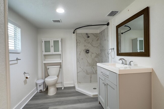 Building Photo - 1216 E 33rd Ave