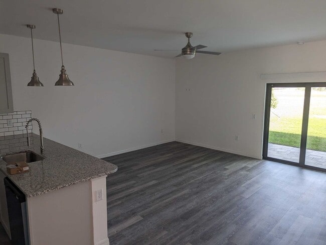 Building Photo - 2315 NE 15th Ln