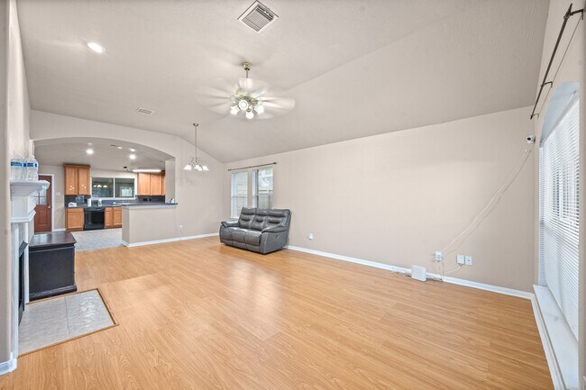 Building Photo - 10315 Kennewick Dr