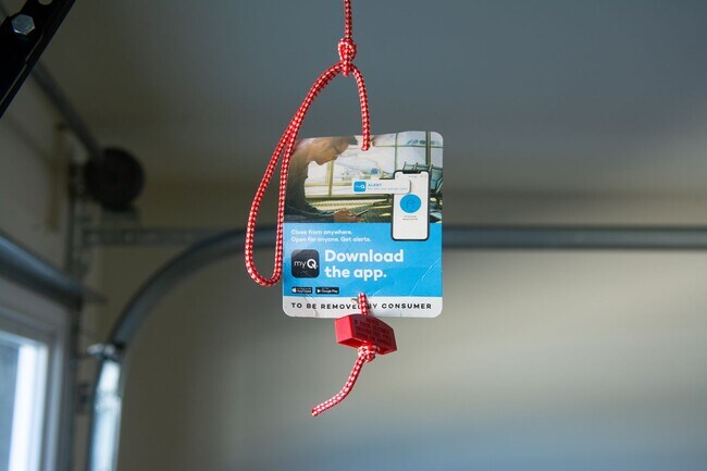 Building Photo - Newer Townhouse in the heart of West Fork !