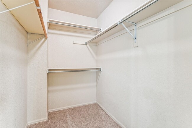 Building Photo - Evolve Real Estate: Meticulously Maintaine...