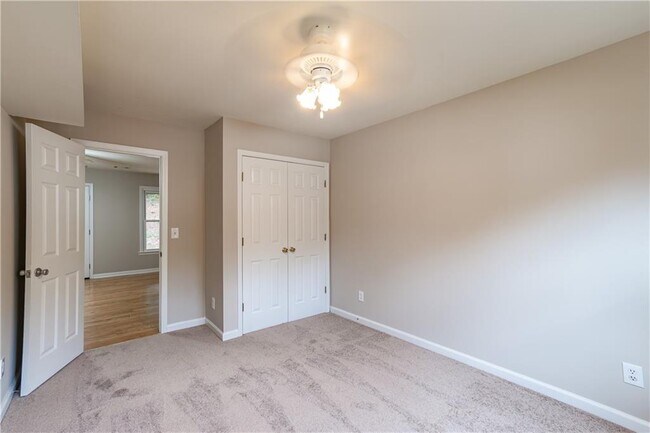 Building Photo - 705 Oxford Crest Ct NW
