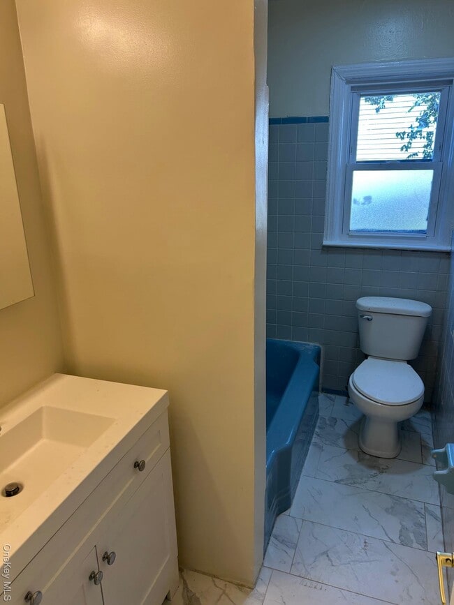 Building Photo - 4-38 Beach 22nd St