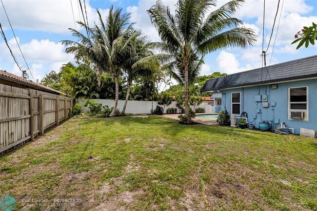 Building Photo - 1398 NW 14th Ct
