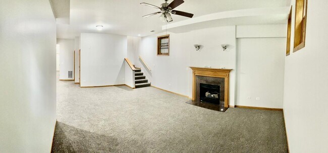 Building Photo - 925 W Lakeside Pl