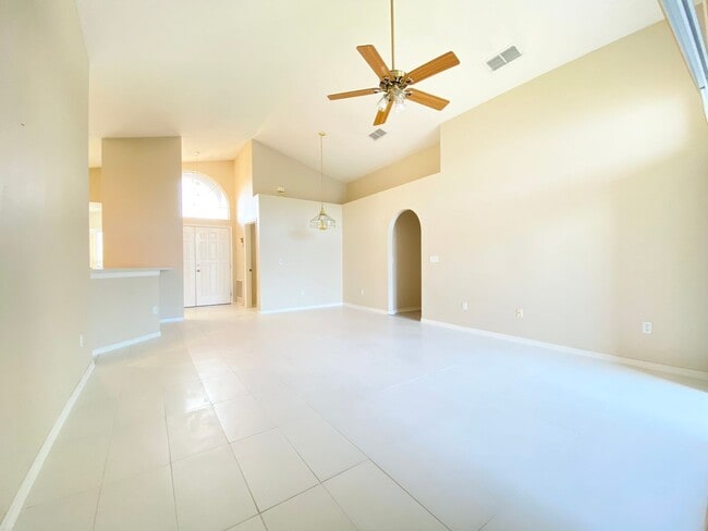 Building Photo - Beautiful Home with Water View in Waterfor...