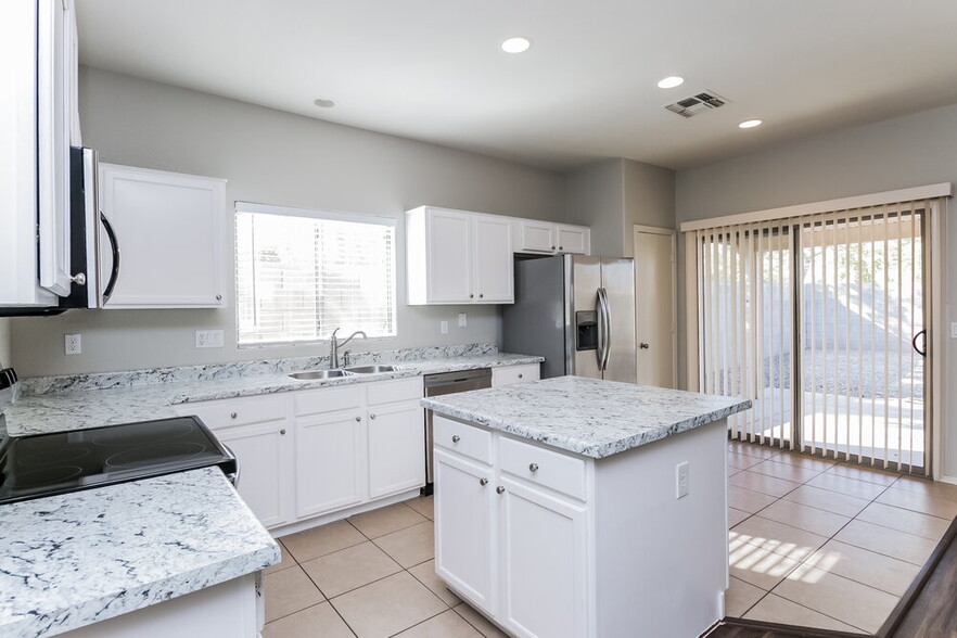 Building Photo - 3402 N 129th Dr