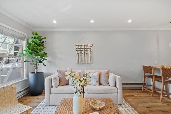 Building Photo - 1250 Clay St