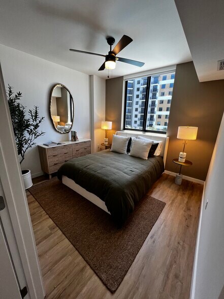 Building Photo - 911 E 26th St