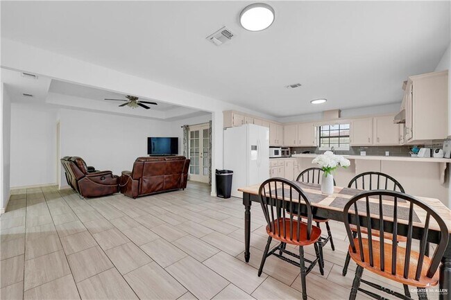 Building Photo - 503 Shea Dr