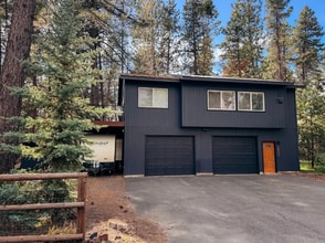Building Photo - Beautifully Remodeled 2 Bed/1.5 Bath on .4...
