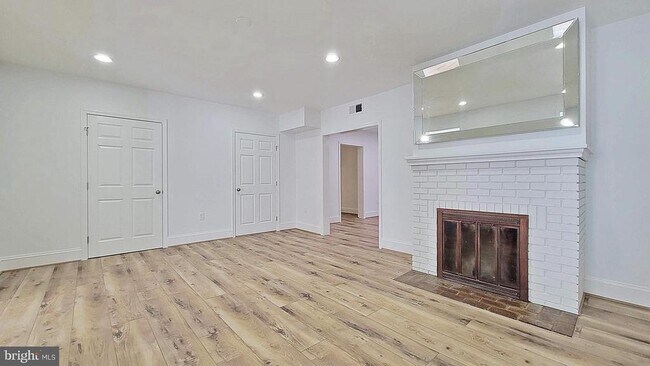 Building Photo - 1712 Mt Vernon Ave