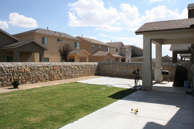 Building Photo - BEAUTIFULLY MAINTAINED EASTSIDE HOME AVAILABLE