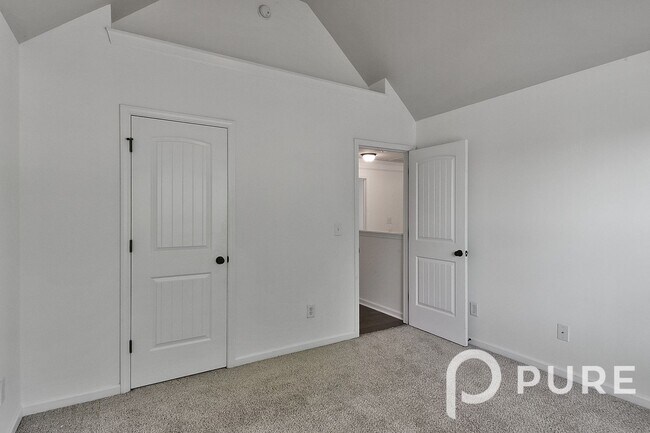 Building Photo - 522 Moulton Way