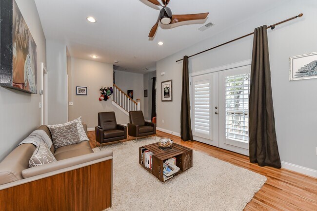 Building Photo - 332 Magnolia Ave