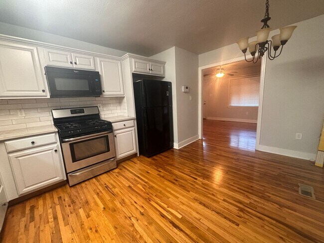 Building Photo - Cute 2 bedroom Hillcrest Bungalow