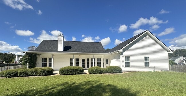 Building Photo - Spacious Home on a Large Lot in Grande Oaks!