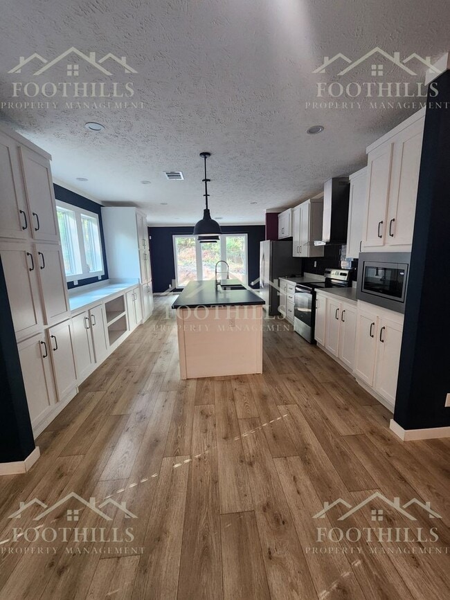 Building Photo - 3-Bedroom Home in a Peaceful Country Setting