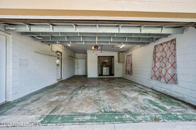 Building Photo - 855 Delano Rd