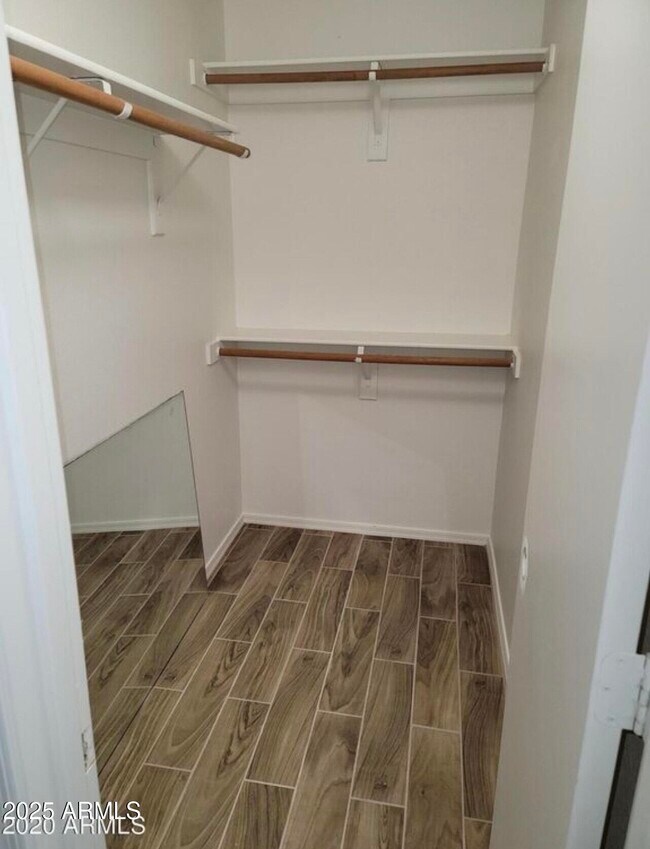 Building Photo - 3423 E Menadota Dr