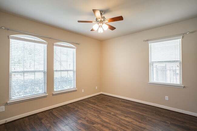 Building Photo - 99 West Wading Pond Circle