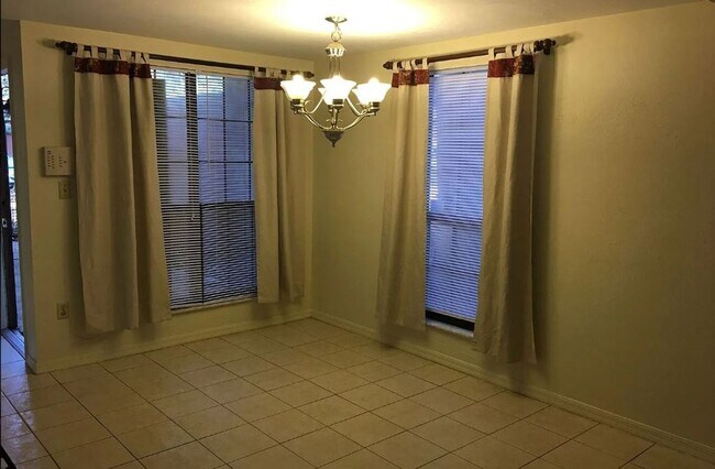 Building Photo - 3/3 In Rockwood Villas