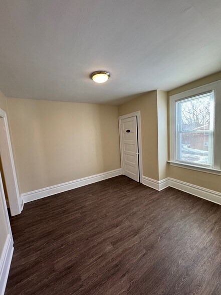 Building Photo - 442 Oneida St