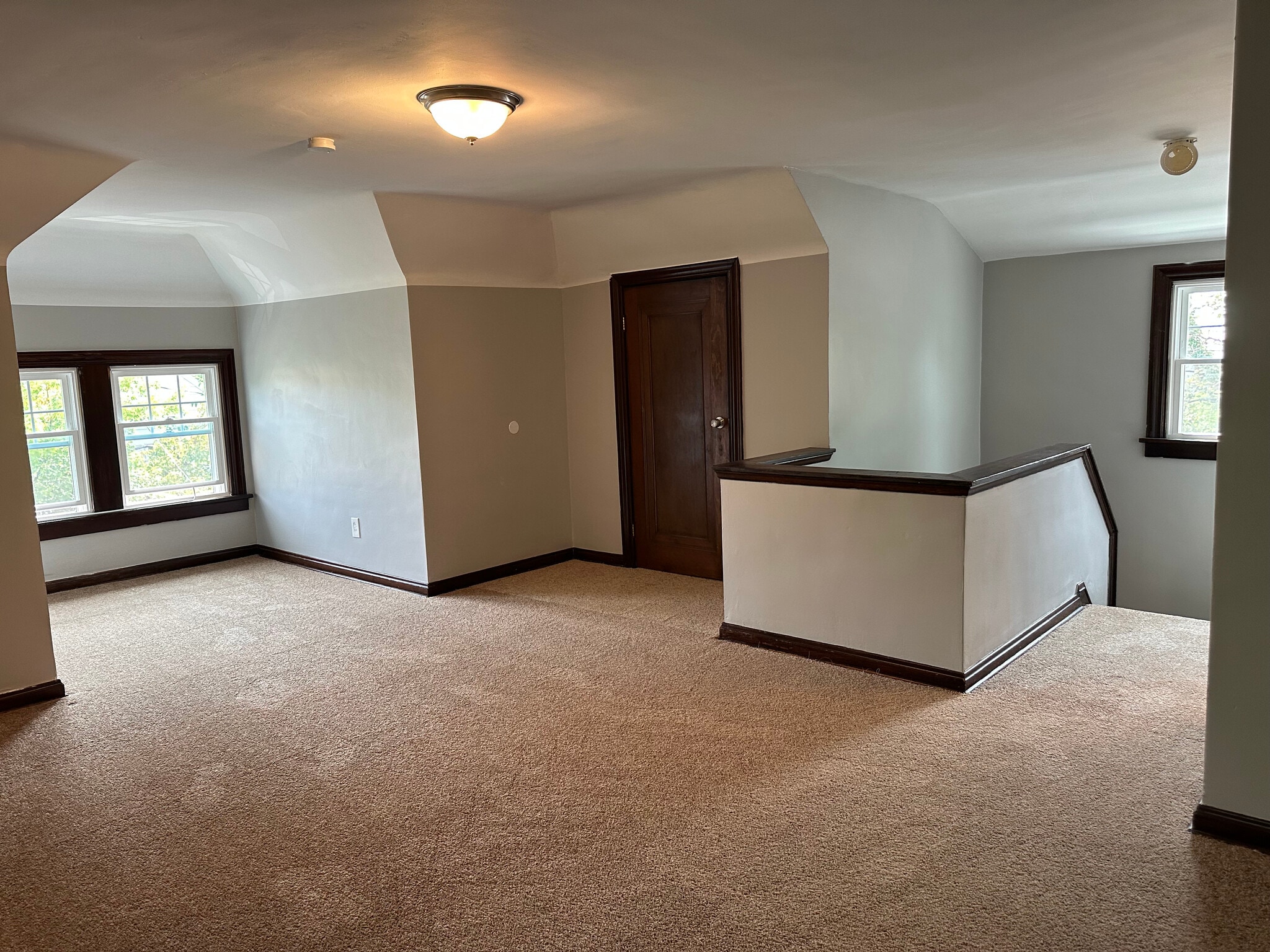 Third floor suite - the other way! - 2086 Marlindale Rd
