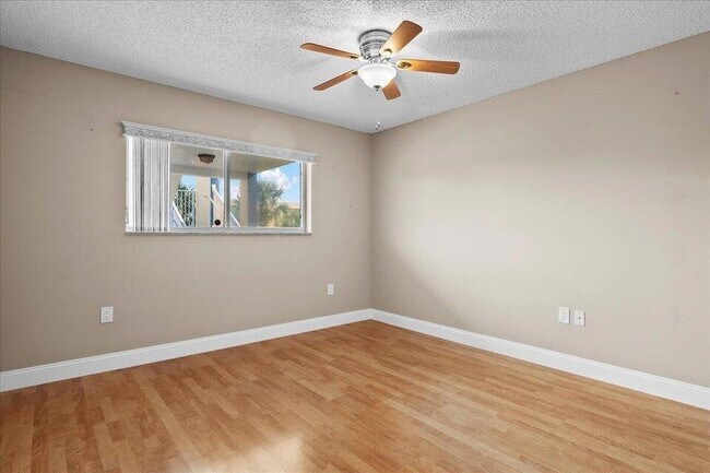 Building Photo - 4734 Lucerne Lakes Blvd E