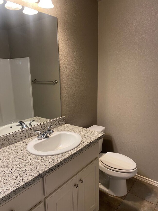 Building Photo - 3 bed 2 bath - Frenship ISD