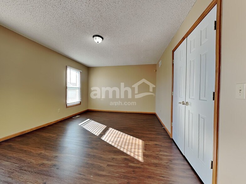 Building Photo - 110 Justin Pl