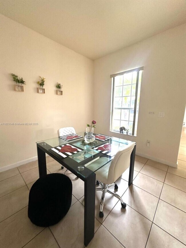 Building Photo - 9050 SW 170th Ct