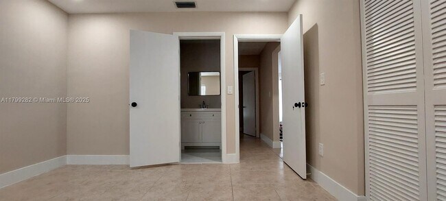Building Photo - 4821 SW 129th Ave