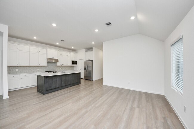 Building Photo - 30327 Tall Fescue Dr