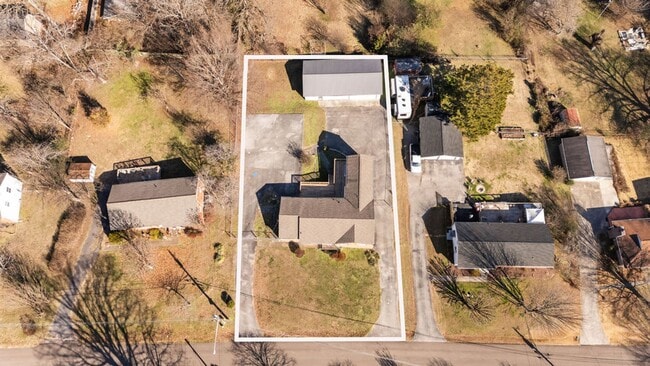 Building Photo - Updated 3bd/2bth home with Remodeled Master Suite & Prime Location!