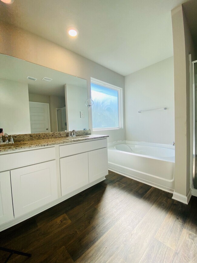 Building Photo - 23135 Shadowridge Dr