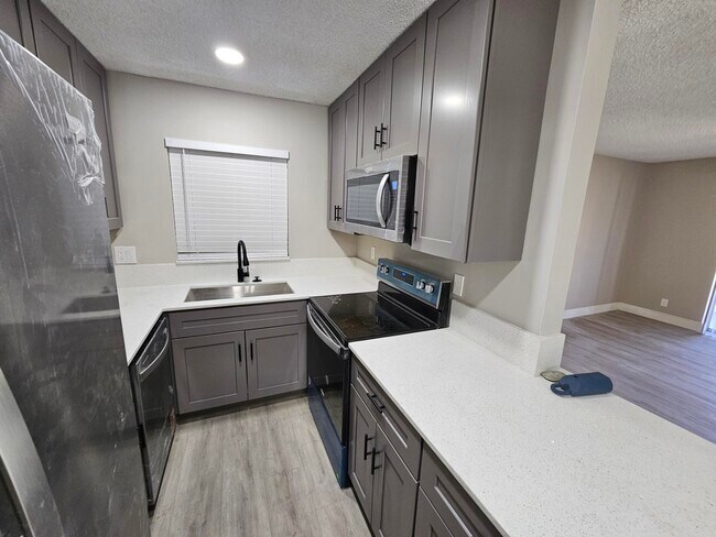 Building Photo - 1301 NW 12th Ave