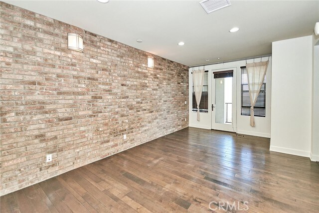 Building Photo - 15 Vantis Dr