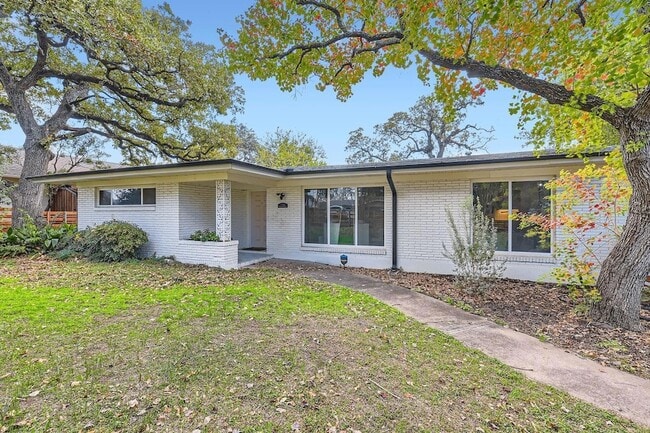 Building Photo - 1713 Mariposa Dr