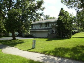 Building Photo - 9618 Utica Rd