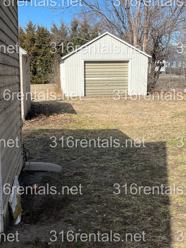 Building Photo - $795 - 2 bed 1 bath - Single Family Home