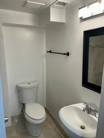 Building Photo - 5313 Flanders Ave