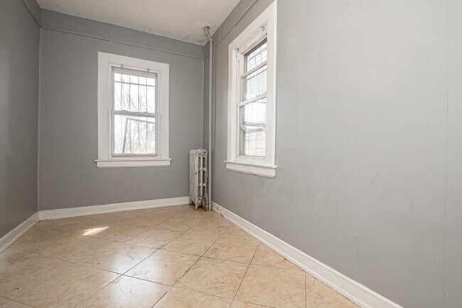 Building Photo - 737 Summer Ave