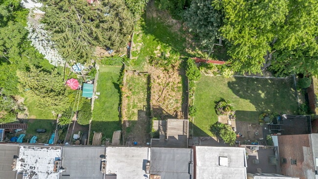 Building Photo - 179 Elk St