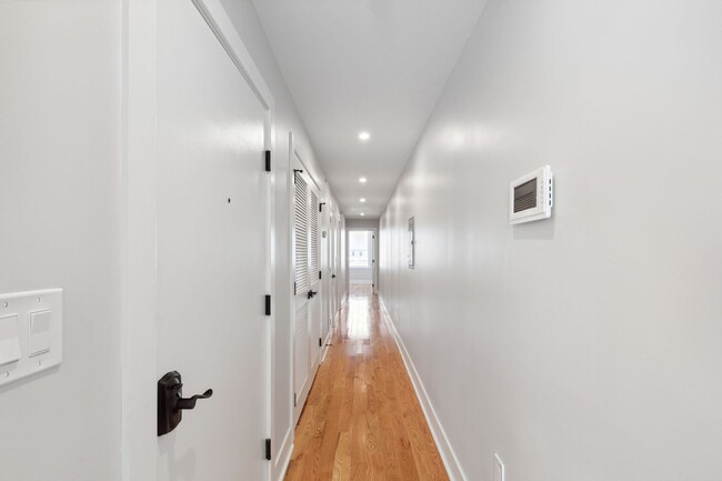 Building Photo - 2425 W Thompson St