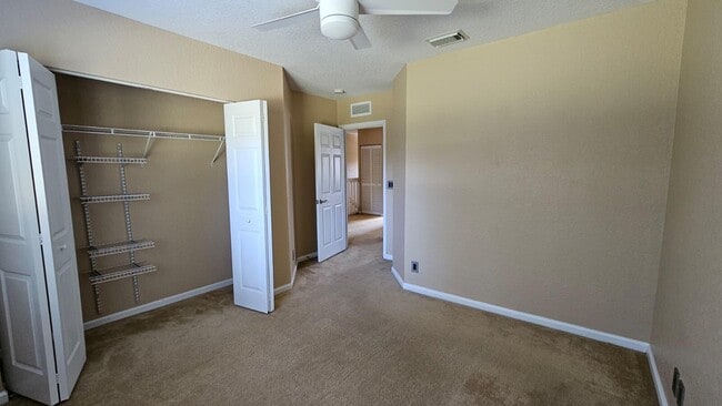 Building Photo - 3027 N Evergreen Cir