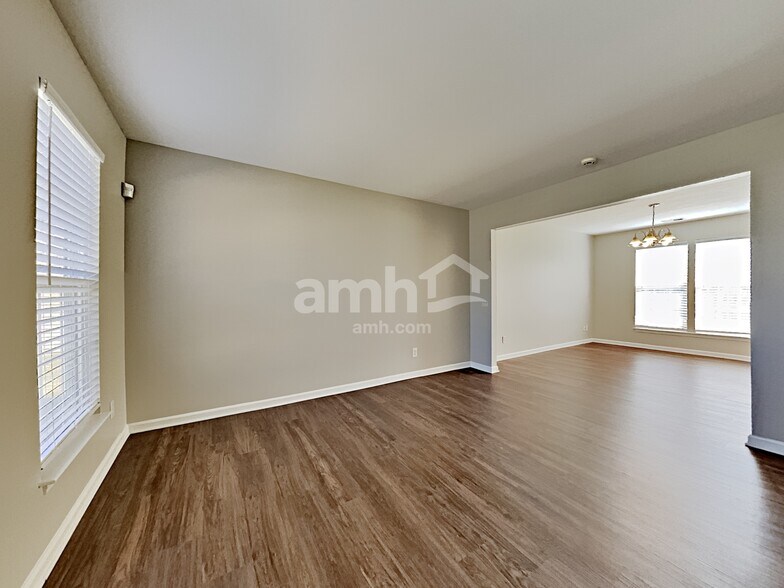 Building Photo - 113 Barrington Dr