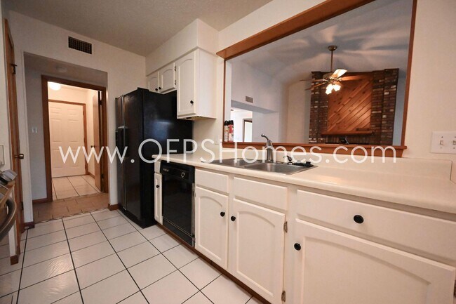 Building Photo - 3934 Balsam Dr